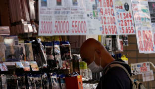 Japan Nov household spending falls 2.9% year/year