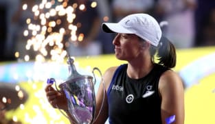 Swiatek tunes out the noise in search of first Australian Open title