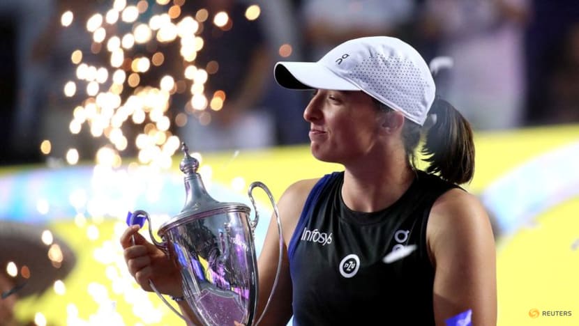 Swiatek tunes out the noise in search of first Australian Open title